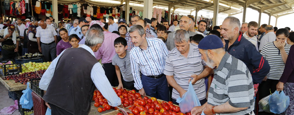 Bakan Tahmazolu, Semt Pazar Esnafn ve Aileleri Ziyaret Etti