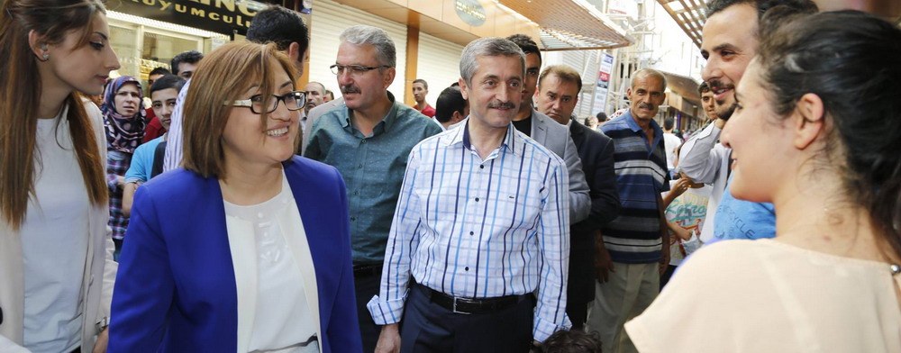 Bakan ahin ve Tahmazolu Halkla Bayramlat