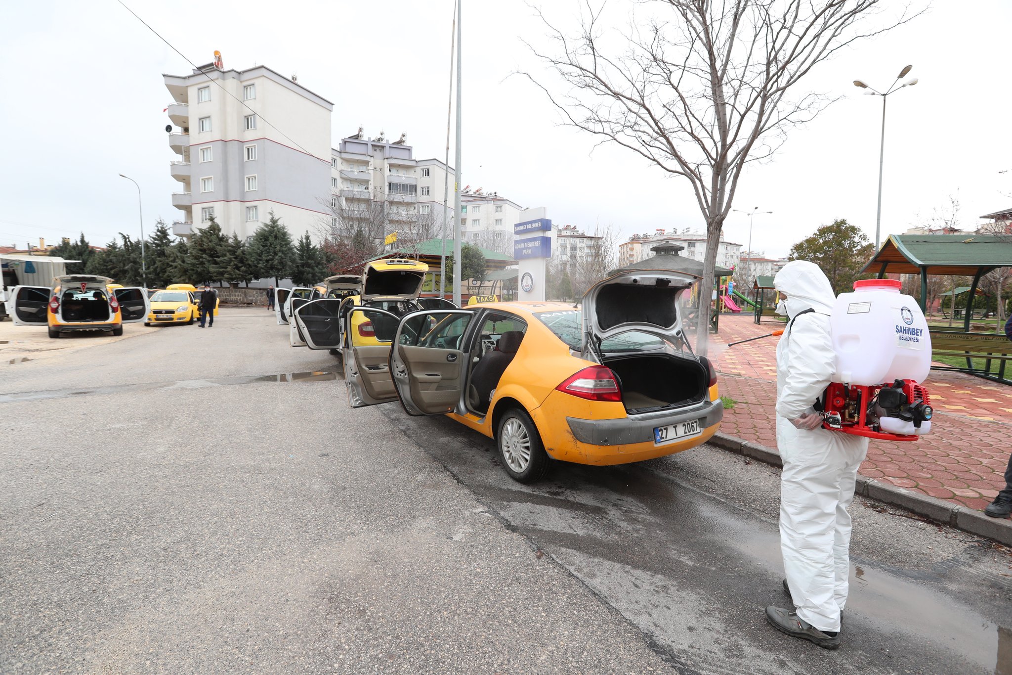 Belediyemiz ledeki Taksileri Ve Duraklar Dezenfekte Etti 