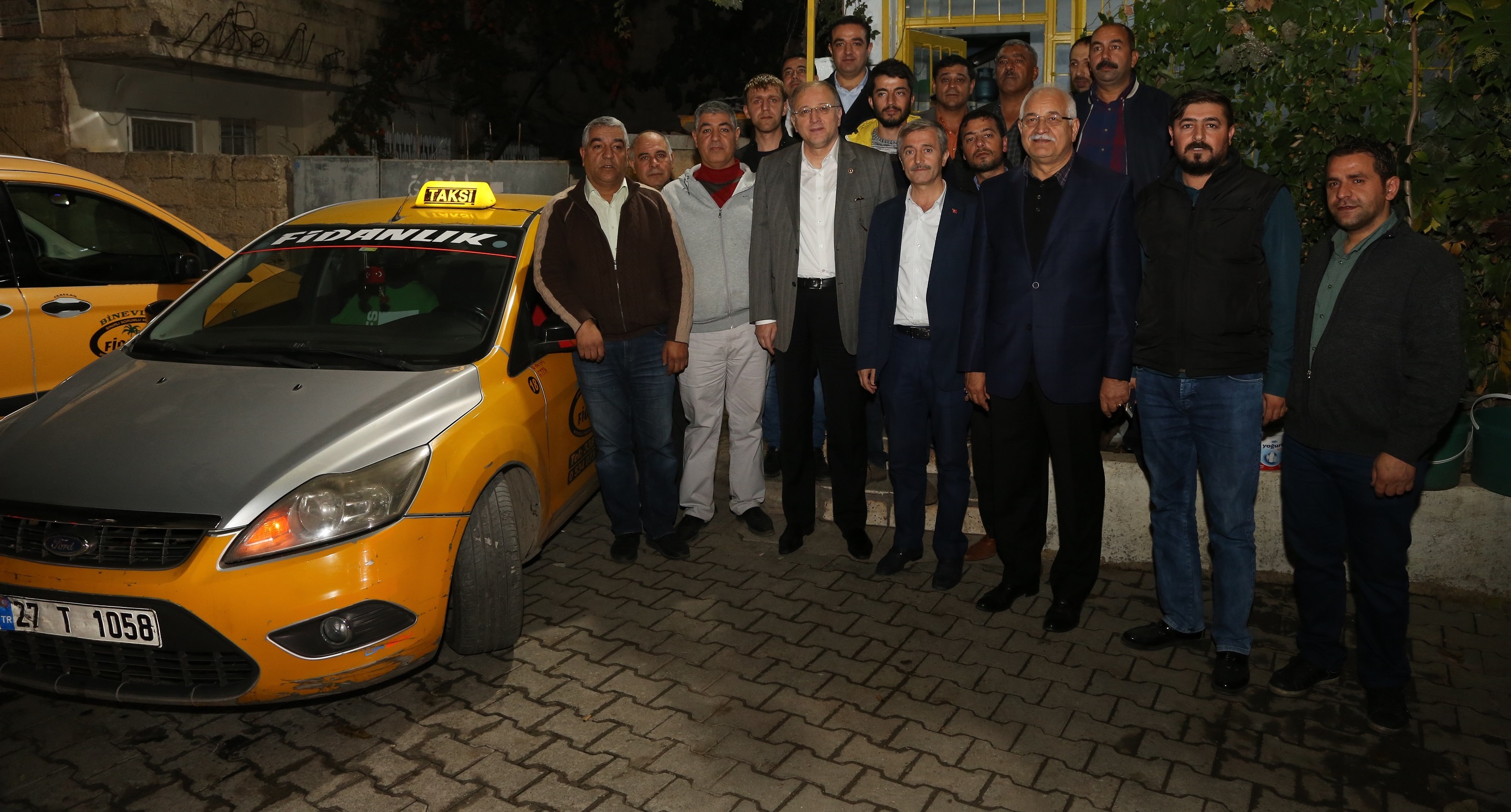 Bakan Tahmazolu, Taksicilerle Sohbet Etti