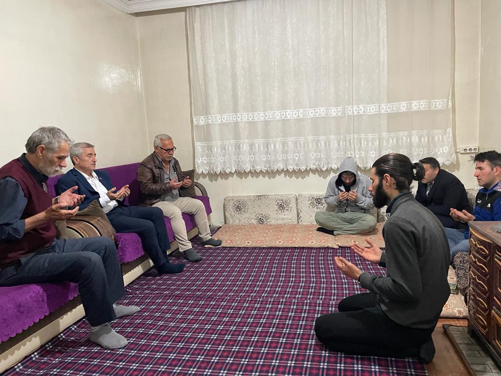 Bakanmz Depremzede Aileleri Ziyaret Ediyor