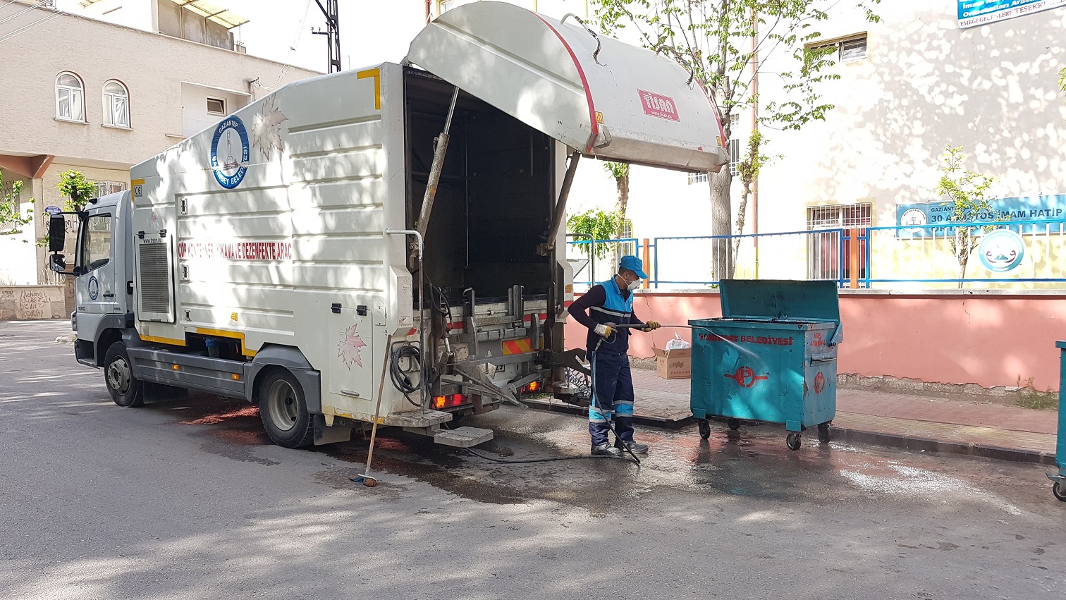ahinbeyde p Konteynerleri Temizleniyor