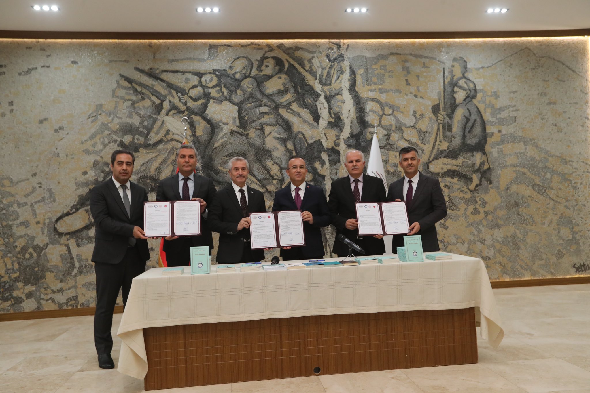 Belediyemiz 162 renciyi Daha Umreye Gnderecek 