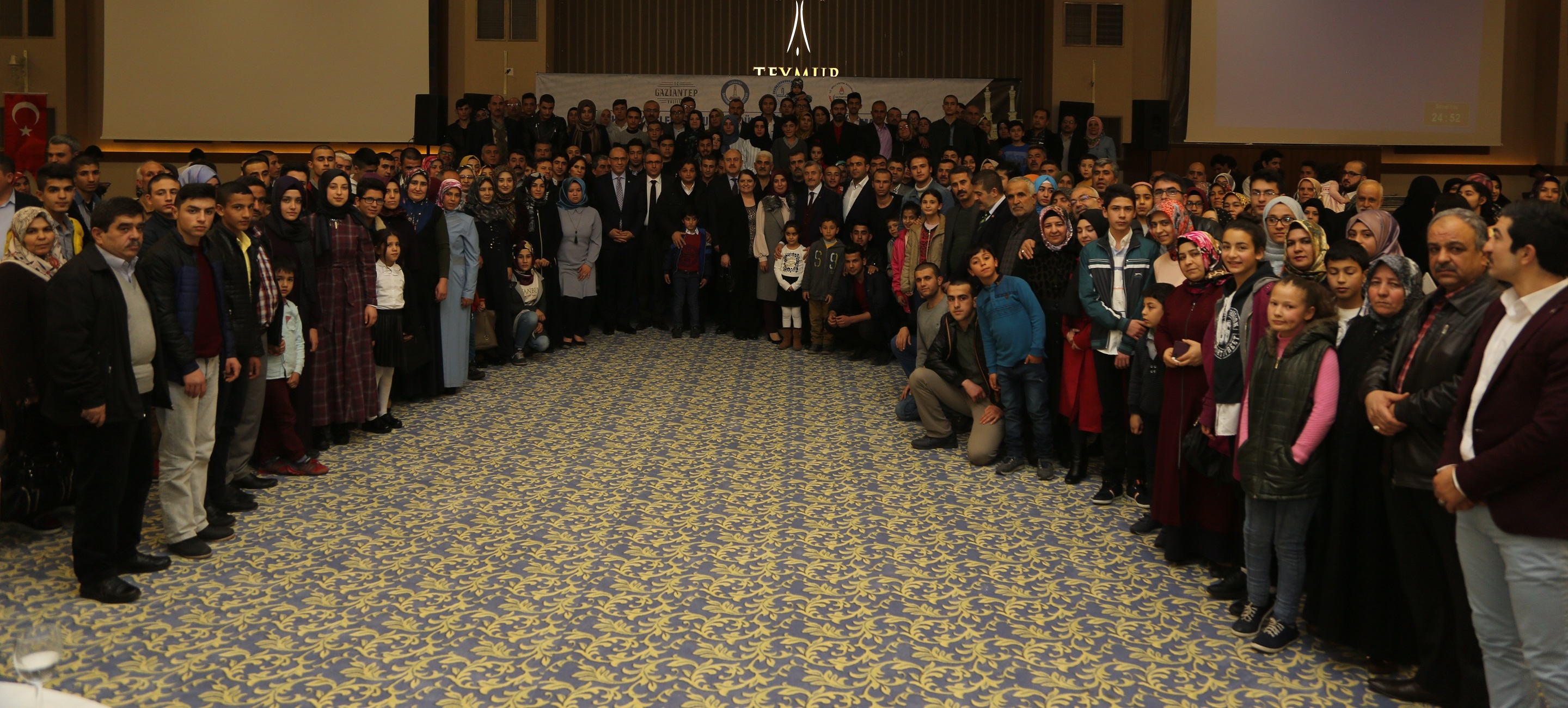 Ba�kan�m�z, Umre�ye Giden ��renciler �le Bir Araya Geldi