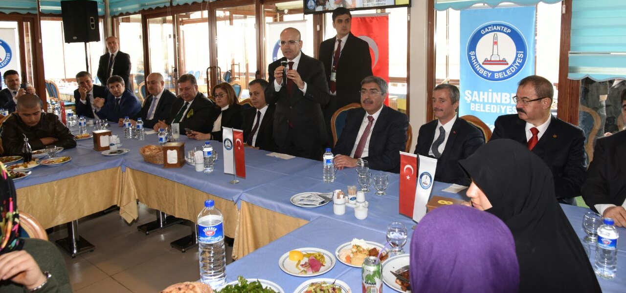 Bakan imek, Umreden Dnen rencilerle Bir Araya Geldi