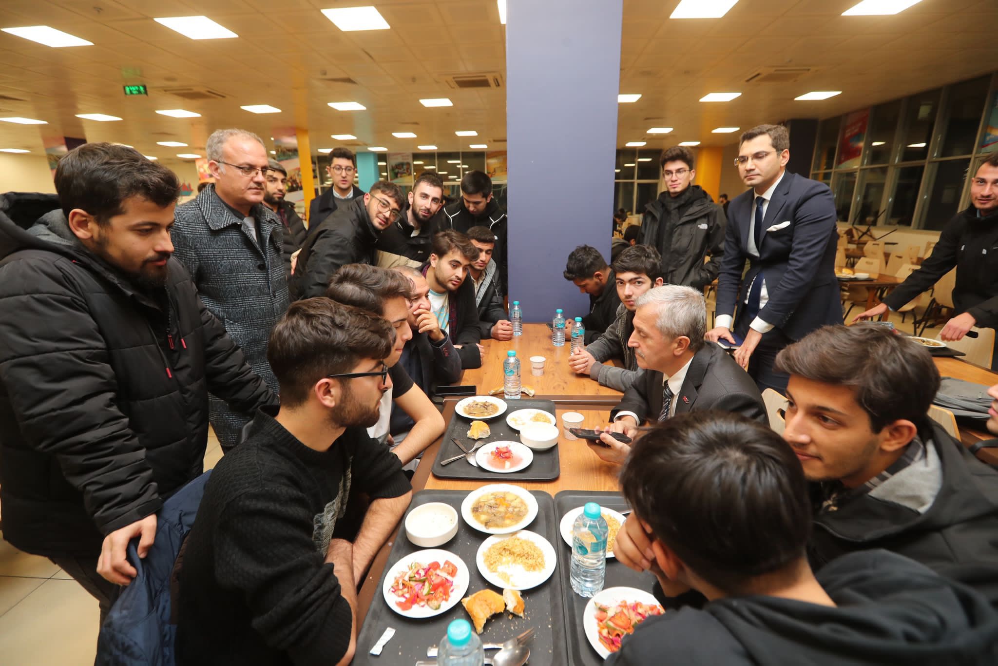 Bakanmz renciler le Bir Araya Geldi