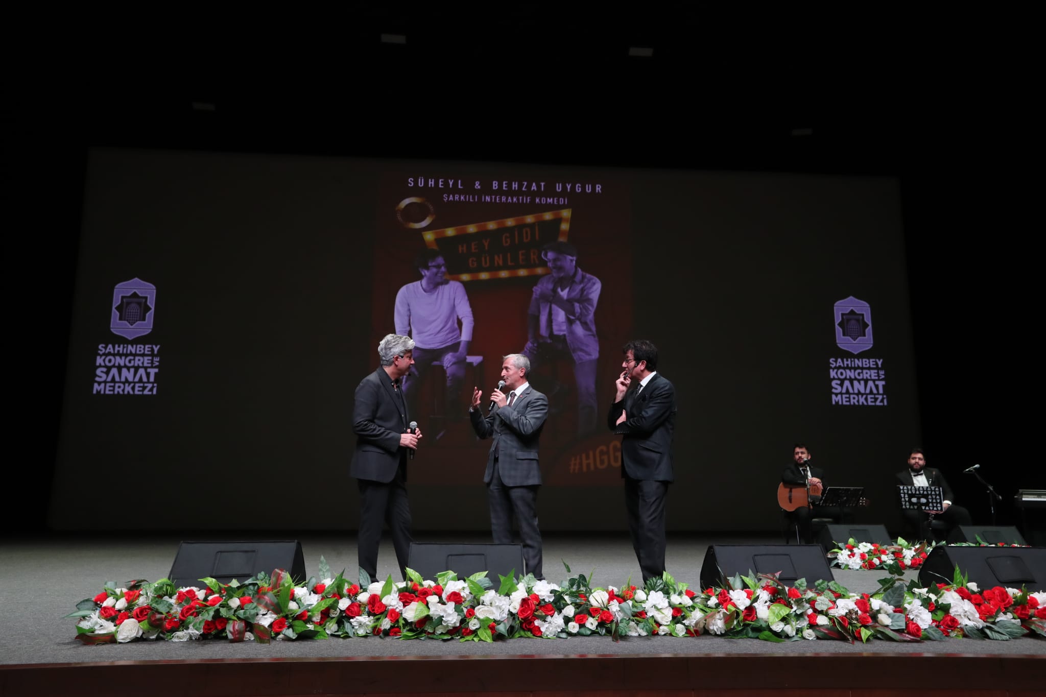 ahinbey Kongre Ve Sanat Merkezinde Gaziantepliler Uygur Kardelerle Bulutu