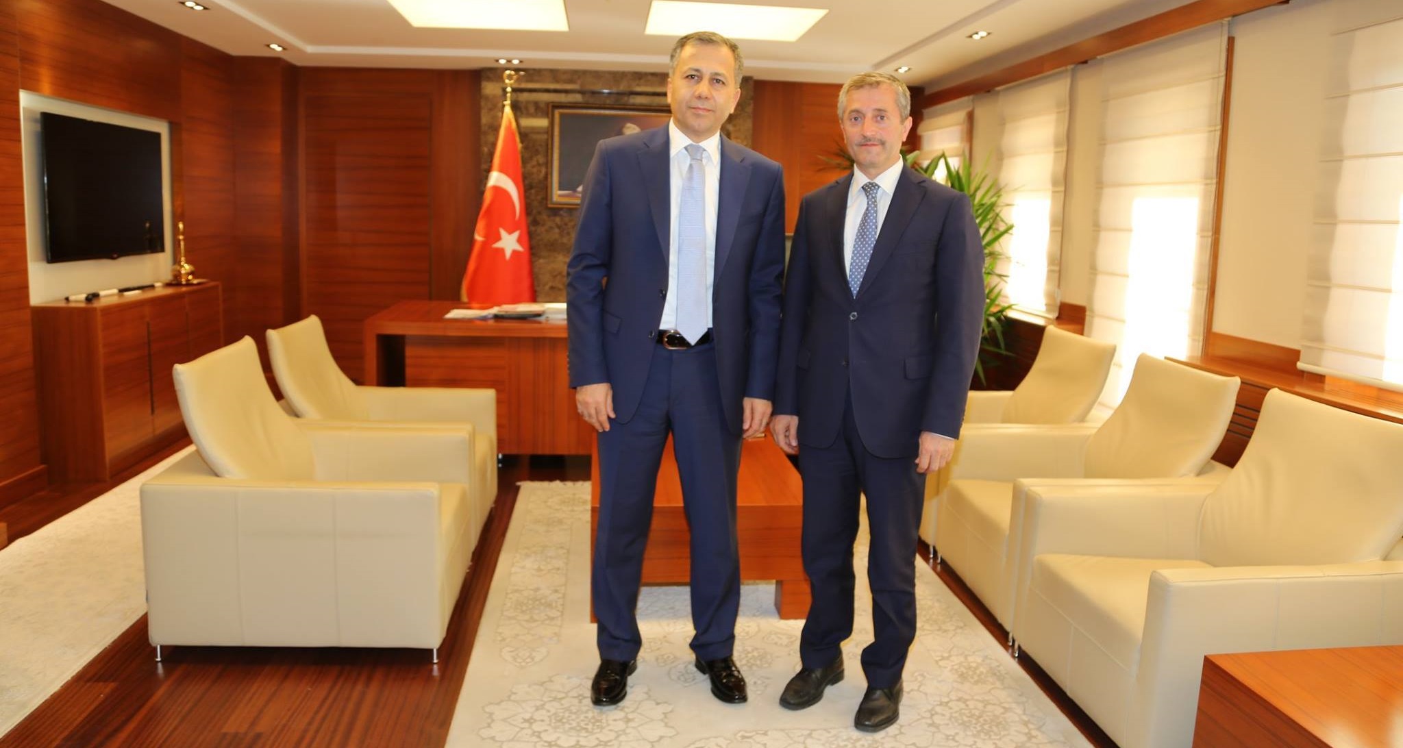 Ba�kan Tahmazo�lu�ndan Vali Yerlikaya�ya Tam Destek