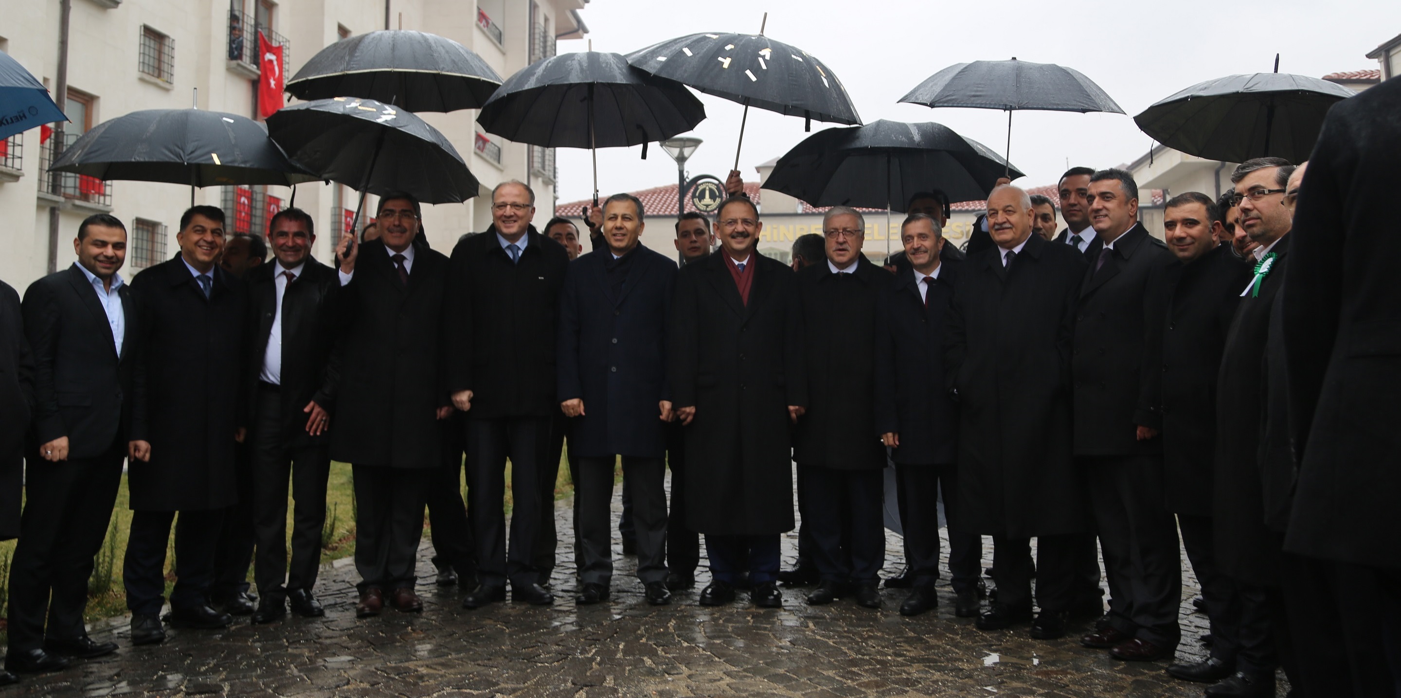 Bakan Mehmet �zhaseki Yaz�c�k Konutlar��n�n A��l���n� Yapt�