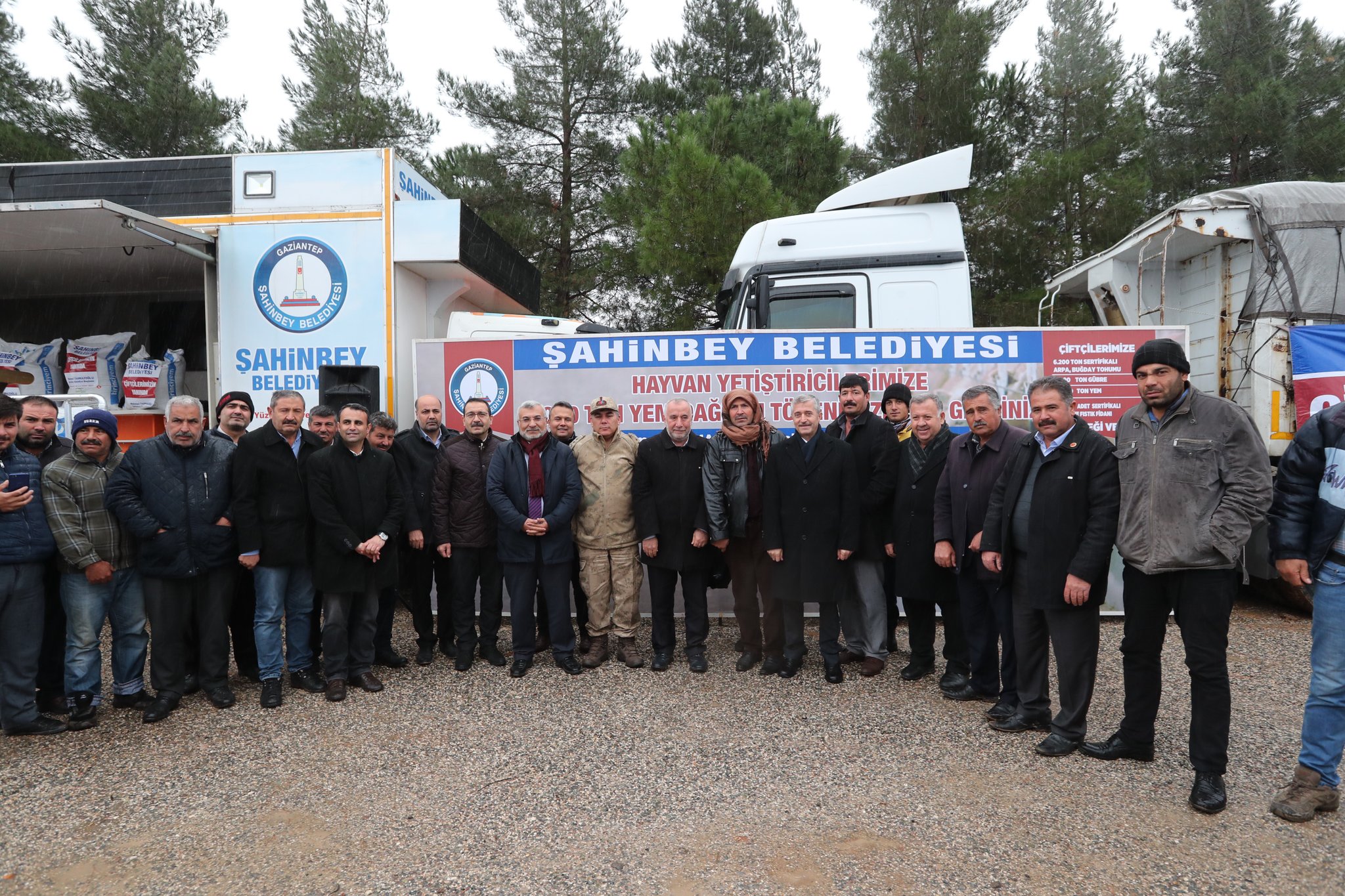 Belediyemizden Hayvan Yetitiricilerine Yem Destei Devam Ediyor