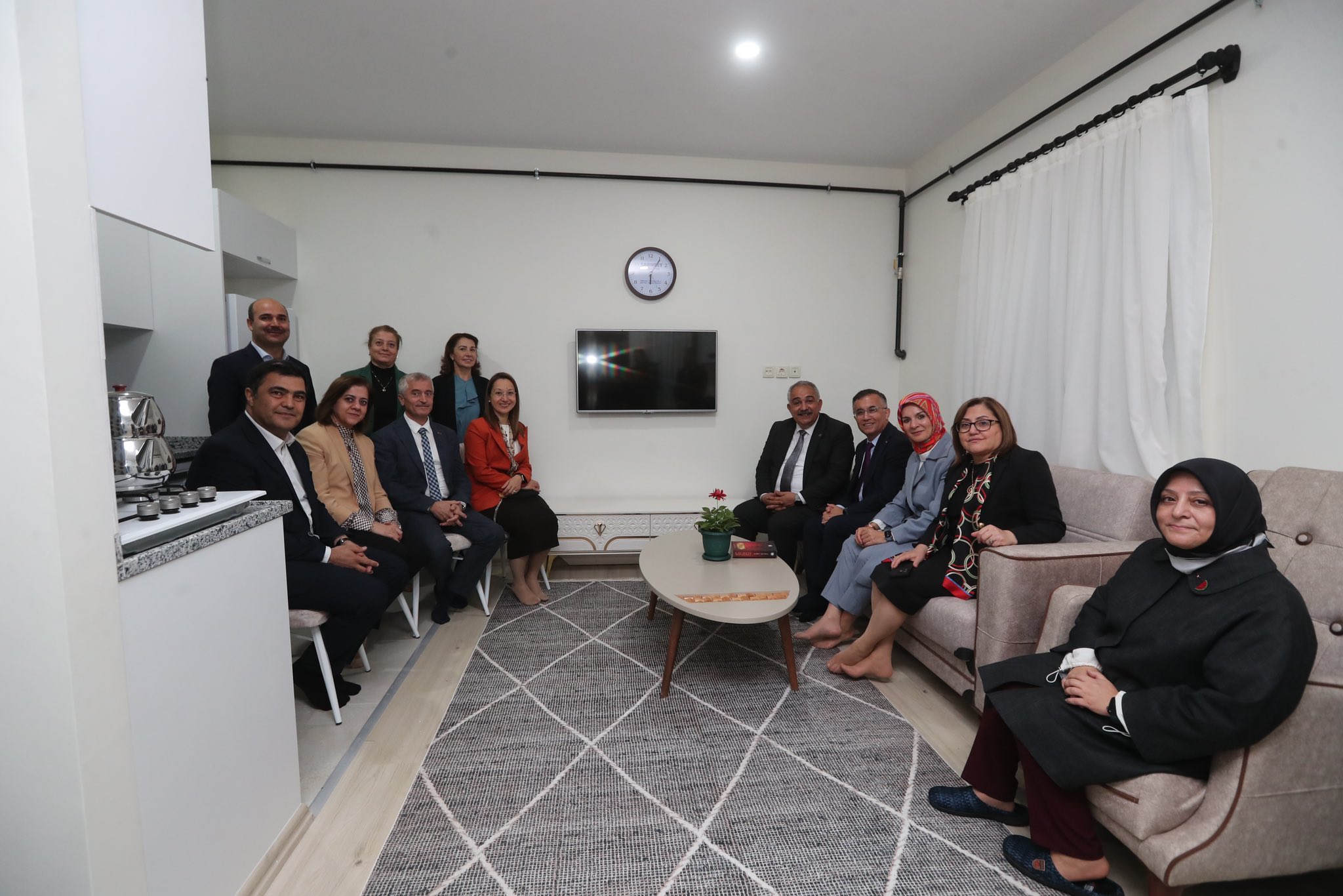Bakan Gkta Belediyemizin Yetim Aileler in Yapt Konutlar nceledi
