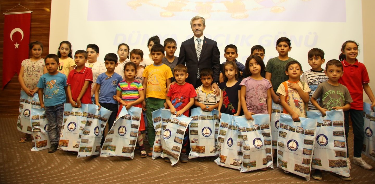 Ba�kan Mehmet Tahmazo�lu, Yetimleri Sevindirdi