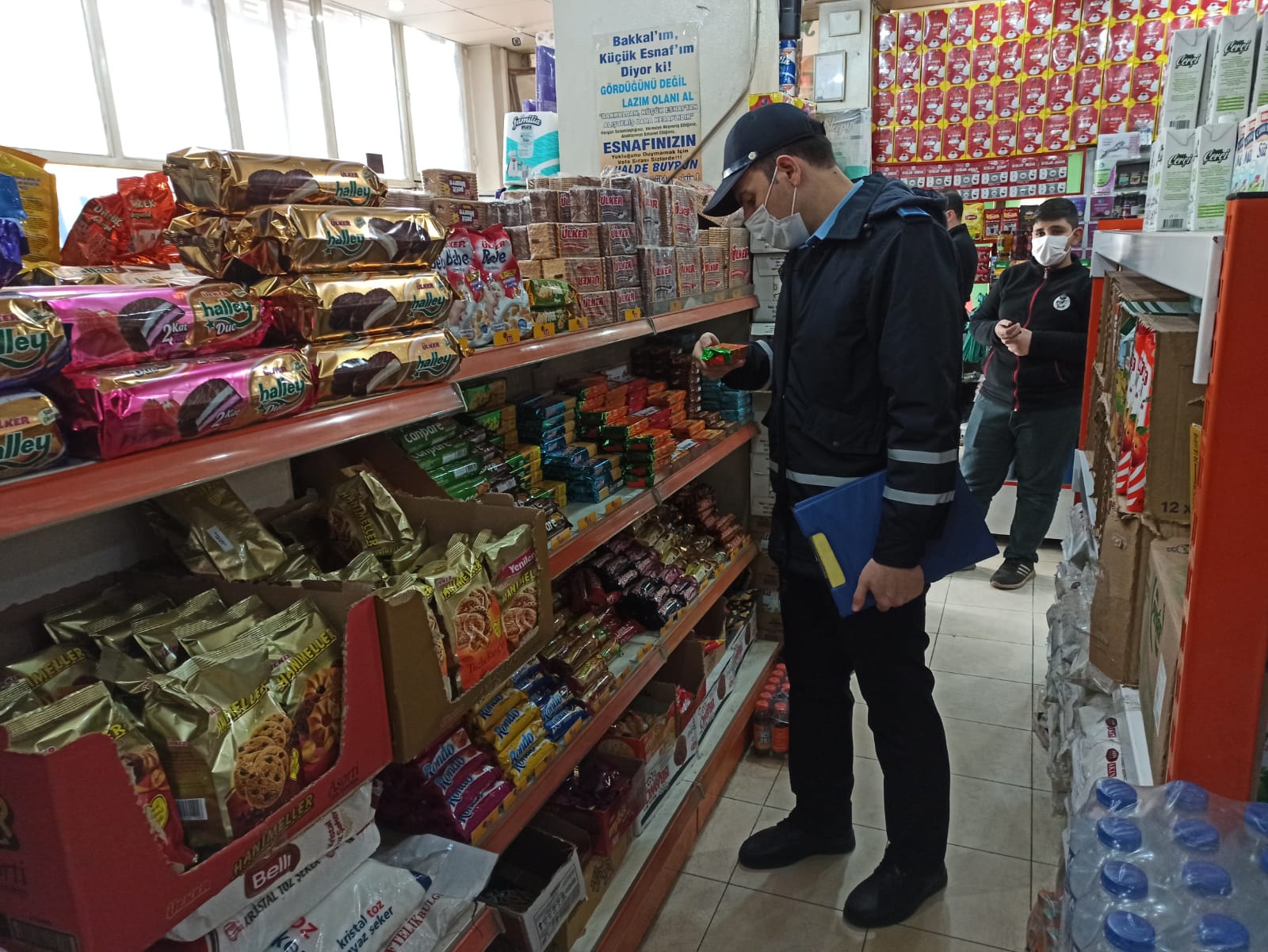 Belediyemiz Zabta Ekipleri Hem Denetliyor Hem De Bilgilendiriyor