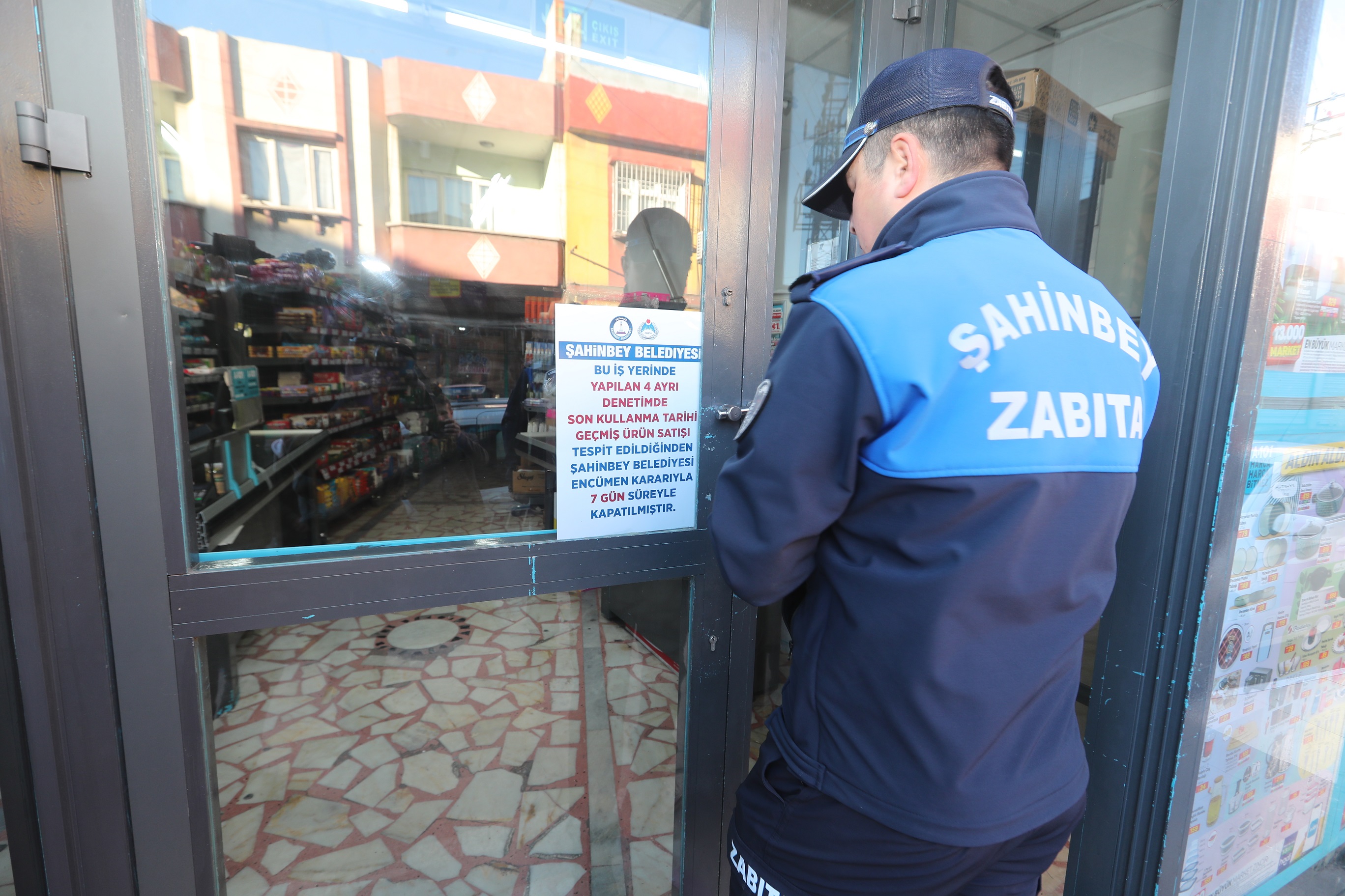 Belediyemiz Zabta Ekipleri Zincir Market ubesini Kapatt