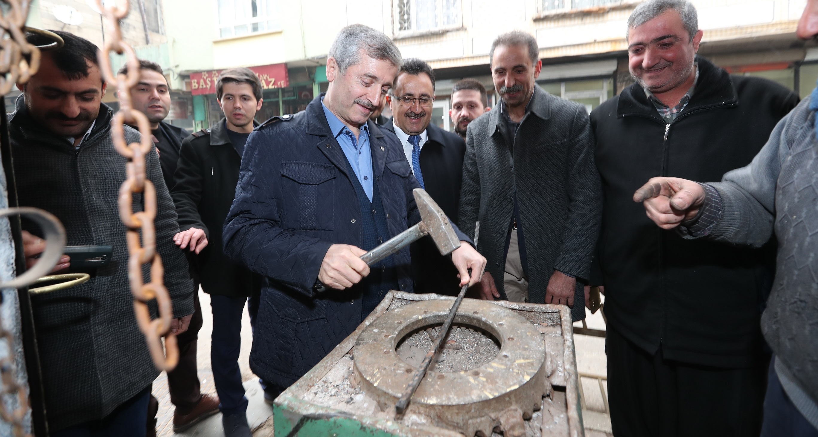 Bakanmz Vatanda Ve Esnaf Ziyaret Etti