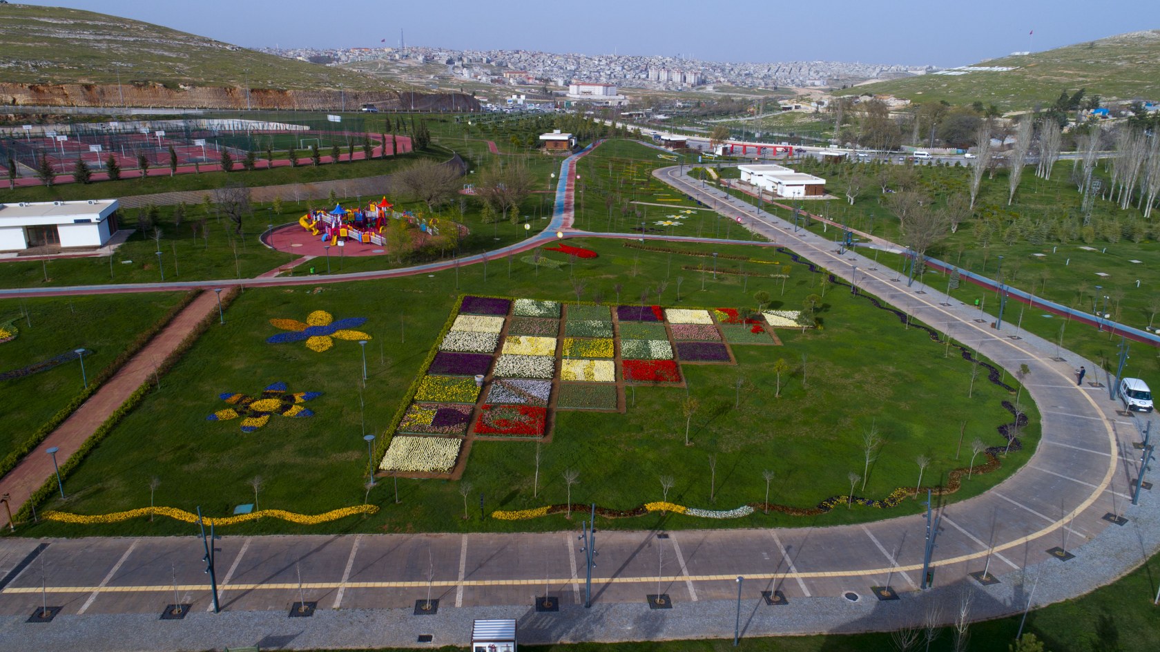 Parklarmzda ieklendirme almalar Devam Ediyor