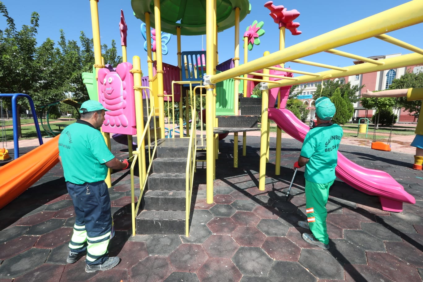 Parklarmzda Bulunan Oyun Gruplar, Kondisyon Aletleri, Bank ve Kilit Ta Tamiratlar