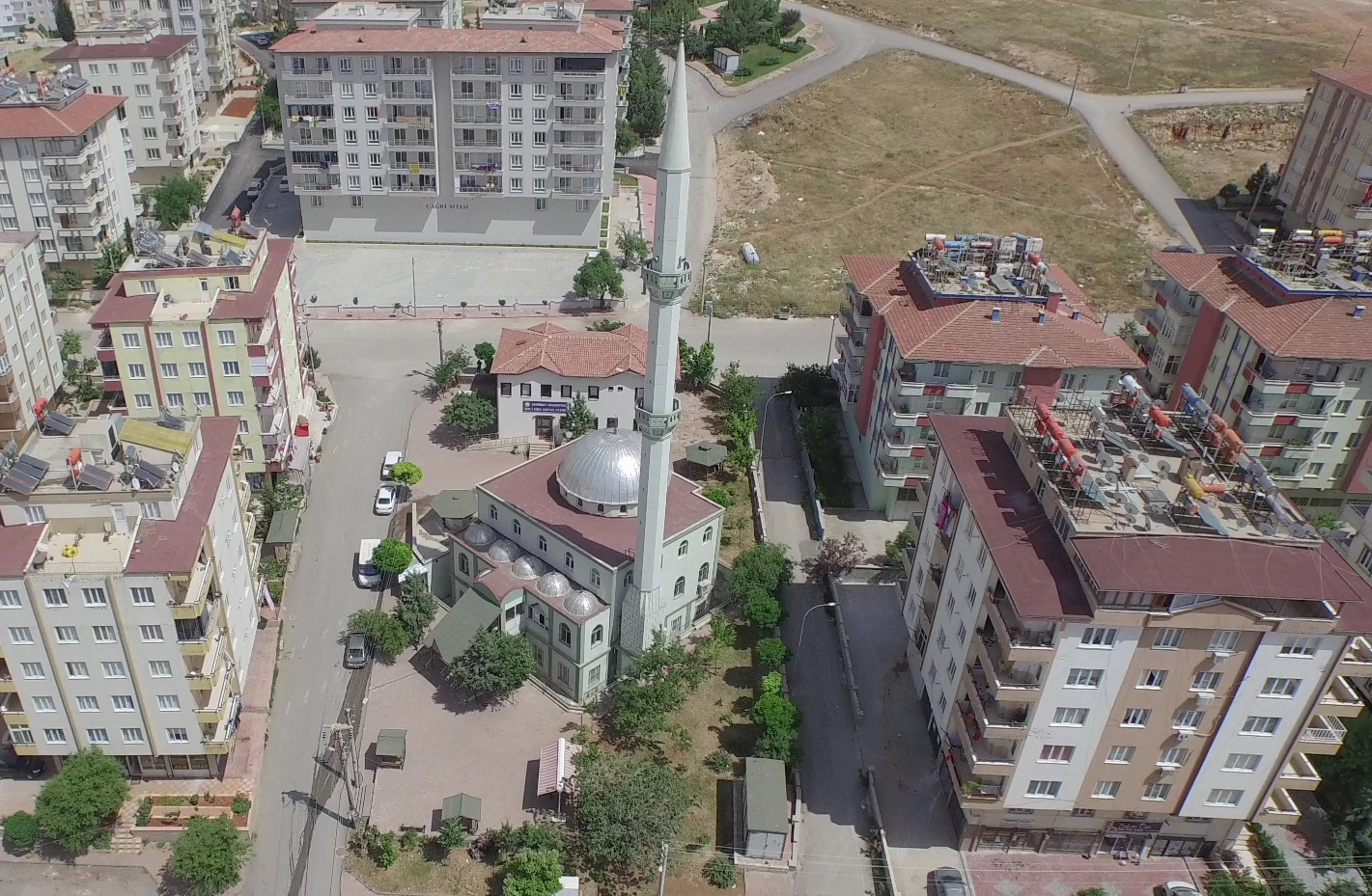 bn-i Sina Camii